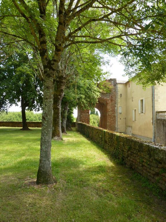 Le Dormeur Du Val Bed & Breakfast Le Mas-dʼAgenais Exterior foto