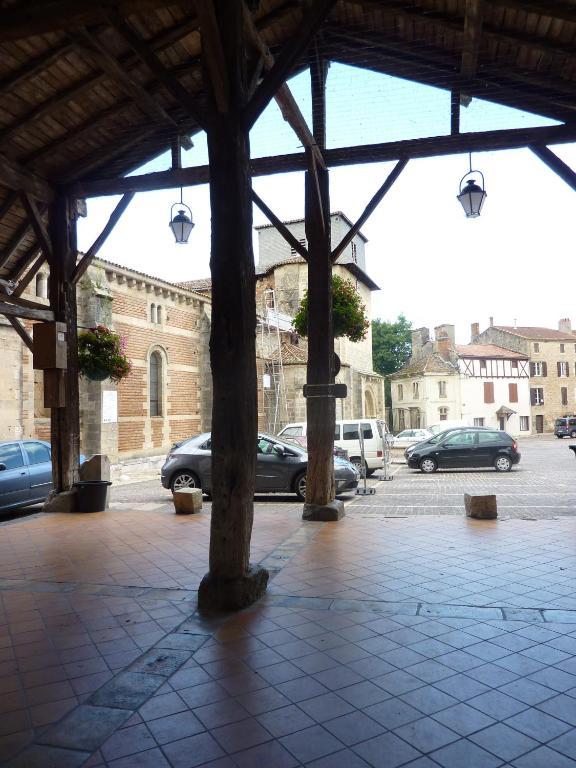 Le Dormeur Du Val Bed & Breakfast Le Mas-dʼAgenais Exterior foto